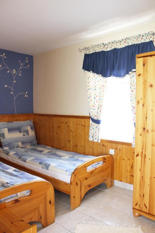 Parton Villa Apartments Fonyód Szoba fotó