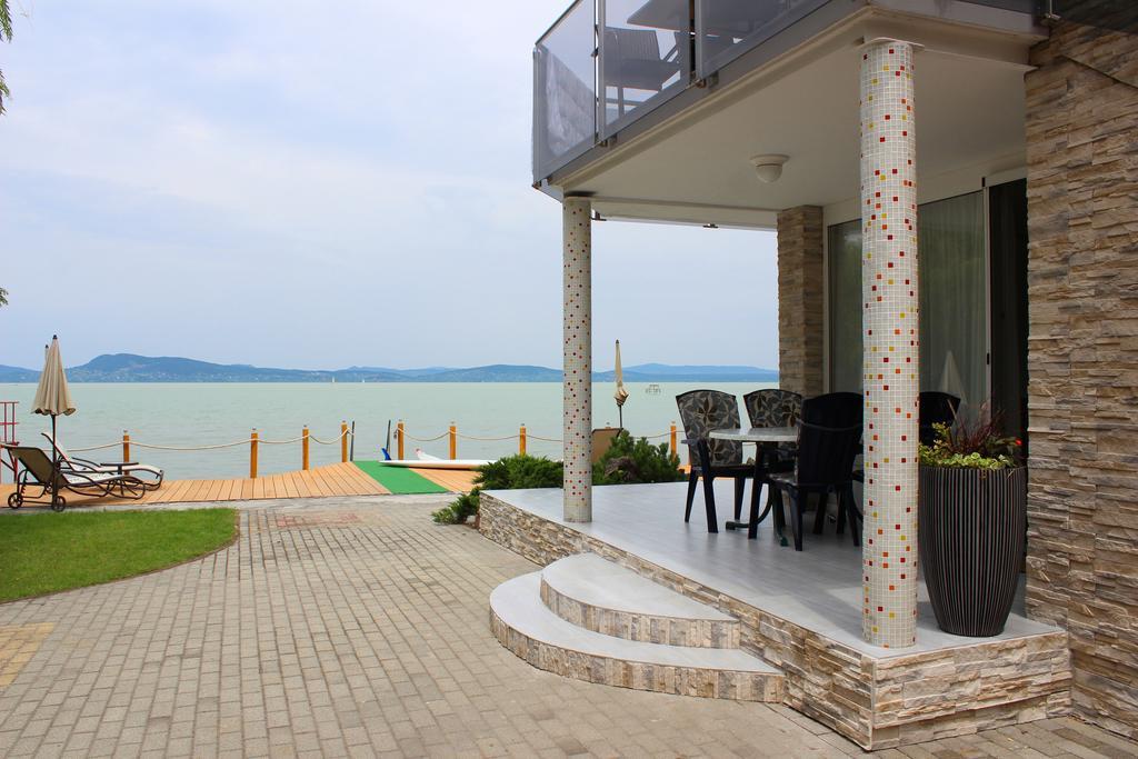 Parton Villa Apartments Fonyód Szoba fotó