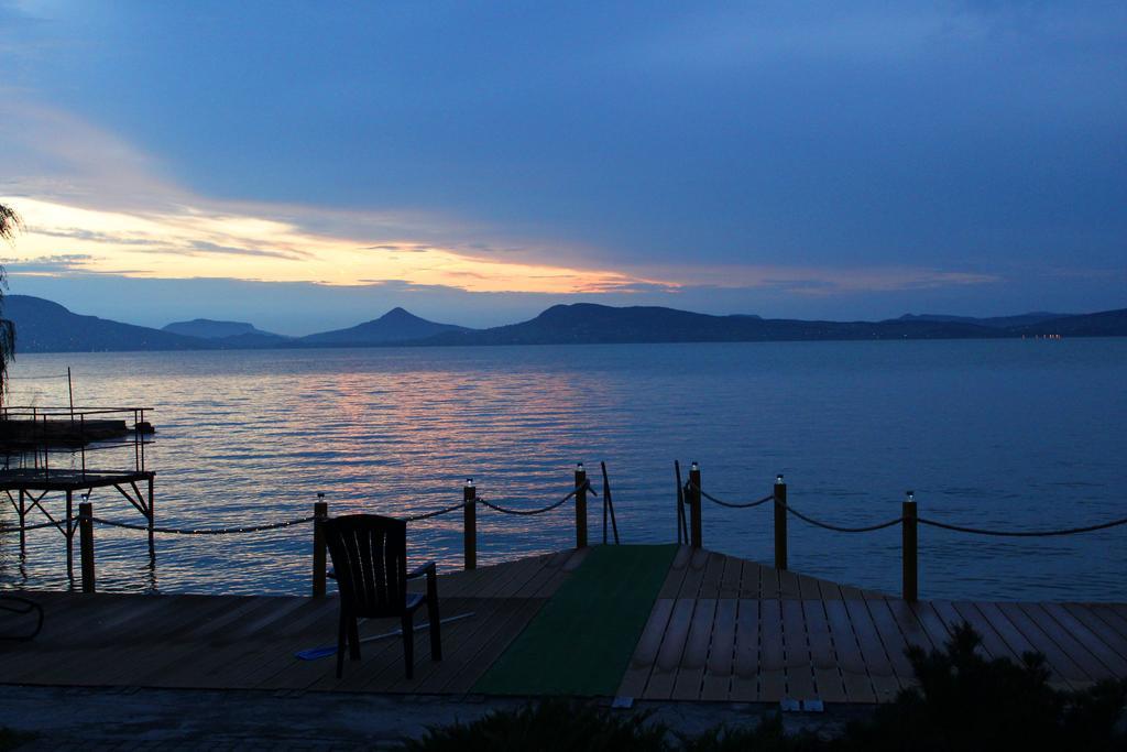 Parton Villa Apartments Fonyód Szoba fotó